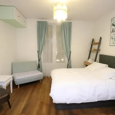 Luxury With Portable Ac Paříž
