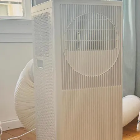 Luxury With Portable Ac Paříž